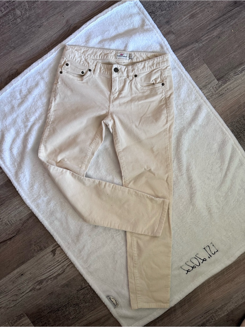 Vineyard Vines Women’s Skinny Jeans in Cream
